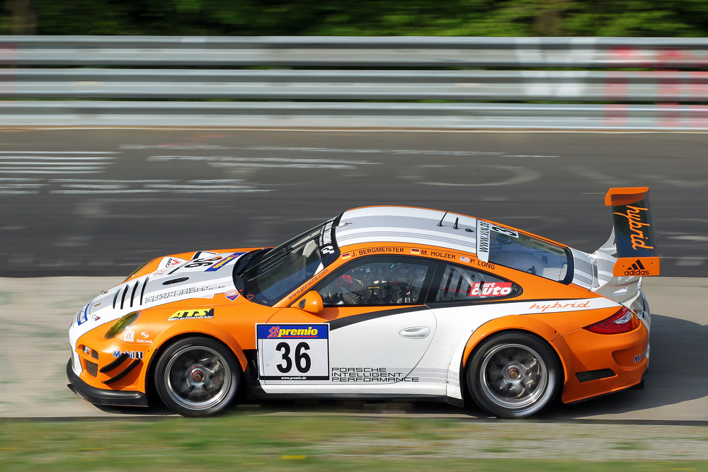 http://images.caradisiac.com/images/9/2/7/9/69279/S0-Historique-1ere-victoire-de-la-Porsche-911-GT3-R-Hybrid-225543.jpg