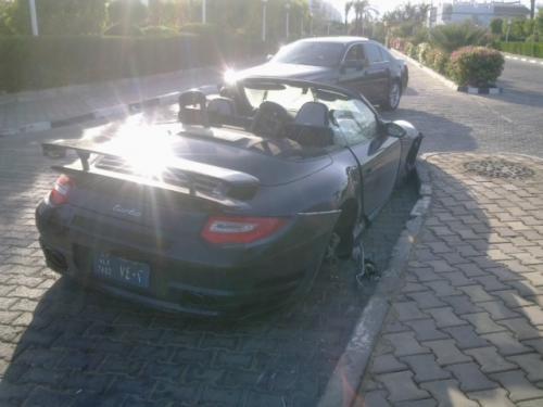 S7-Une-Porsche-911-Turbo-S-cabriolet-se-crash-a-Sharm-el-Sheikh-en-Egypte-190788.jpg