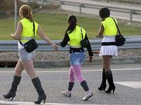 Les prostituées espagnoles contraintes de porter le gilet jaune aux abords des routes où elles travaillent