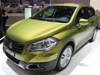 Vidéo en direct du Salon de Genève 2013 : nouveau Suzuki SX4, 20 cm plus long