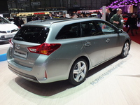 Vidéo en direct de Genève 2013 - Toyota Auris Touring Sports : l'Auris a malle au dos
