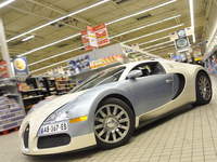 Insolite : une Bugatti Veyron chez ... ou plutôt dans Cora
