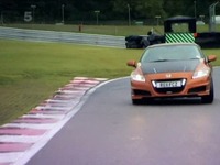 Fifth Gear : Vicki Butler-Henderson au volant de la Honda CR-Z Mugen, une hybride sportive ?