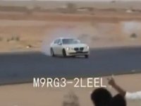 [Vidéo] Drift sauvage à Dubaï, les pneus de la BMW Serie 7 n'en peuvent plus
