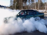Vidéo : Les suédois fêtent la fin de l'hiver à leur manière