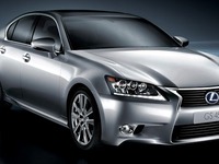 Lexus va développer un petit moteur hybride