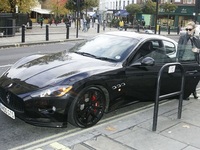 Le SUV ? très peu pour Kylie Minogue qui préfère rouler en Maserati Gran Turismo S