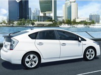 Toyota Prius III : les finitions Dynamic et Lounge avec jantes 15 pouces