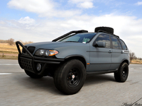 Project X, un BMW X5 façon Mad Max qui fait des flammes