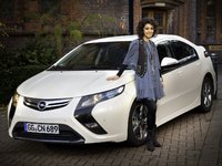 La chanteuse Katie Melua, nouvelle ambassadrice de l'Opel Ampera électrique