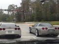[vidéo] Dumb et Dumber se défient en Corvette, que pensez-vous qu'il arrive ?