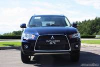 Pendant ce temps, Mitsubishi présente son Outlander restylé
