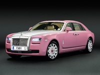Une Rolls Royce Ghost FAB1 rose contre le cancer