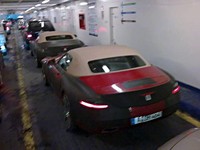Spyshot : la Mercedes SLS AMG Roadster se mesure à l'Audi R8 Spyder