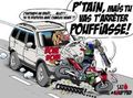 A la sortie d'un parking, la propriétaire d'une Mercedes dérape ! 