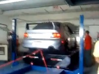 [Vidéo] Une Mitsubishi Lancer EVO explose ( littéralement ) le dynamomètre