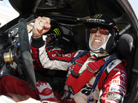 Dakar 2012 - Etape 5 : Holowczyc revient sur Peterhansel, Gordon résiste