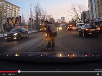 Vidéo - les caméras dans les voitures russes ne filment pas que des accidents