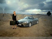[vidéo] Lara Stone s'envoie en l'air sans sa Mercedes SL