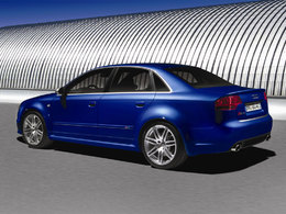 Coucou, revoilà l'Audi RS4!