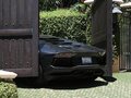 Kanye West emboutit son Aventador dans le portail de Kim
