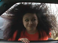 [vidéo insolite] Tu as une drôle de tête. Hein ? Tes cheveux sont bizarres. Hein ?