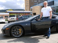 Norvège : il fait supprimer un ralentisseur pour pouvoir rouler avec sa Lexus LFA