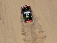Al-Attiyah leader, Peterhansel défait 