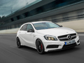 Lewis Hamilton et Nico Rosberg réunis dans une pub pour la Mercedes A45 AMG
