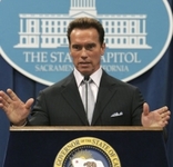 Schwarzenegger poursuit sa guerre contre la pollution 