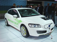 Volvo C30 Recharge concept : pour éviter le coût de pompe !