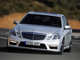 Renault-avec-Mercedes-dans-le-haut-de-gamme-76093.jpg