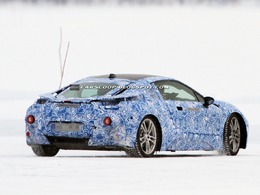 Surprise-la-BMW-i8-definitive-a-la-neige-76207.jpg