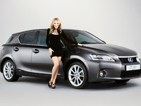 Kylie Minogue pour faire la pub de la Lexus CT 200h