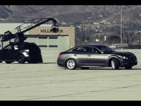 [vidéo] Le making-off de la bataille entre Infiniti M35h et Porsche Panamera S Hybrid