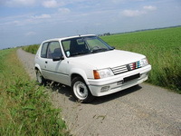 La p'tite sportive du lundi: Peugeot 205 Rallye.