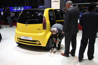 Tata Nano Europa : bonne bouille et clé à douille 
