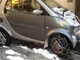 Insolite : une Smart équipée de chaînes à neige, mais pas sur les bonnes roues