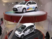Reportage : la brochette de véhicules écolos Citroën sur les Champs-Elysées !
