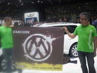 Genève 2012 : Greenpeace se fait remarquer sur le stand Volkswagen 