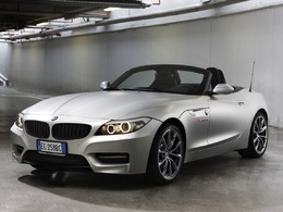 (J'aime de nuit) La BMW Z4 est tout de même sublime...