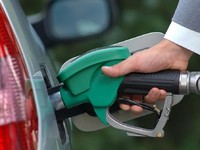 Les carburants n'ont jamais été aussi chers : Caradisiac vous livre ses astuces pour consommer moins