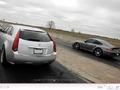 Un break Cadillac croque une Porsche 911 Turbo