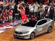 Blake Griffin saute une Kia, Kia saute de joie