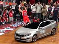 Blake Griffin saute une Kia, Kia saute de joie