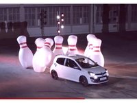 [vidéo] New Twingo R.S est une boule de bowling