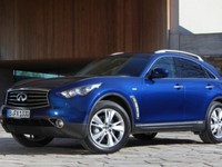 Infiniti opère un léger restylage sur le FX