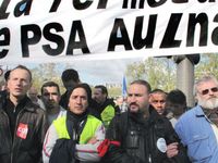 Nicolas Sarkozy reçoit les salariés PSA et fait des promesses