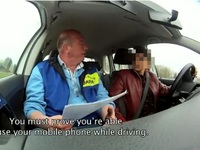 [vidéo] Comment dissuader les jeunes d'envoyer des messages au volant