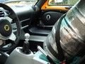 Boire ou conduire ( en voiture de sport ), il faut trouver de la place...